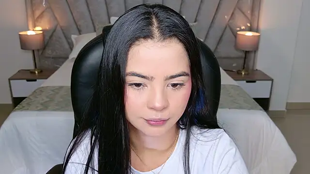 Layla Breezee online show from June 2026 11:25:01 AM