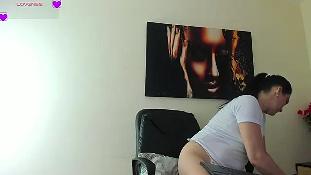 scarlet hit online show from November 2025 04:11:01 AM