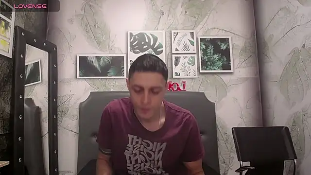 Snapshot of Frank_Millers chatting on February 2025 12:33:02 PM Frank Millers online show from February 2025 12:33:02 PM