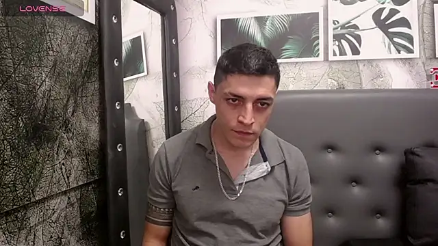 Snapshot of Frank_Millers chatting on February 2025 10:48:01 PM Frank Millers online show from February 2025 10:48:01 PM