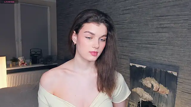 FloraDobb online show from March 2025 10:41:02 PM