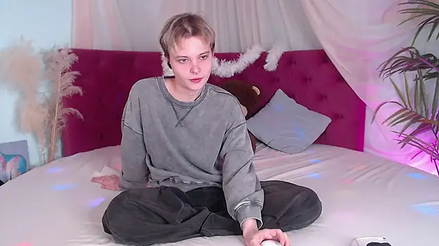 DemianEnglen online show from September 2025 09:51:01 PM