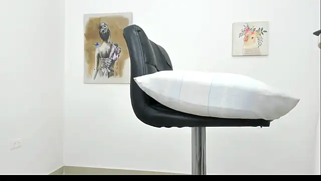 elizabethQuenx online show from March 2025 07:06:02 PM