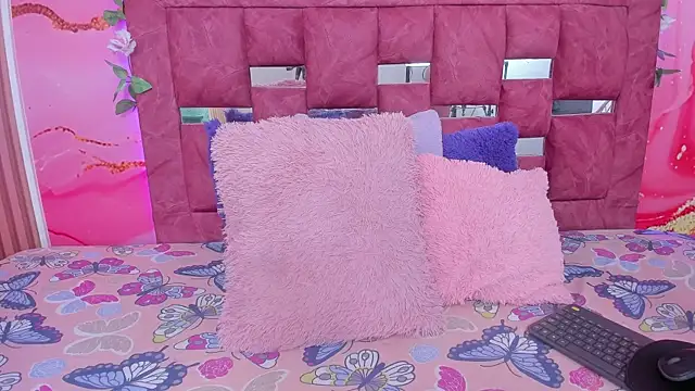 scarlett  evans  online show from November 2025 06:20:01 PM