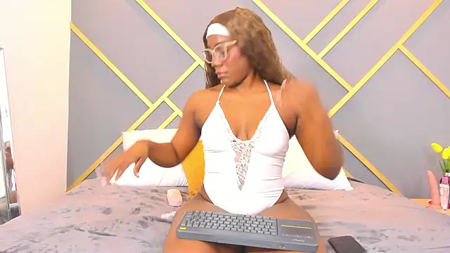 Snapshot of Alaia_Colins chatting on February 2025 03:50:01 AM Alaia Colins online show from February 2025 03:50:01 AM