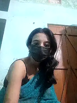 Snapshot of Bong-lady chatting on February 2025 07:05:01 AM Bong-lady online show from February 2025 07:05:01 AM