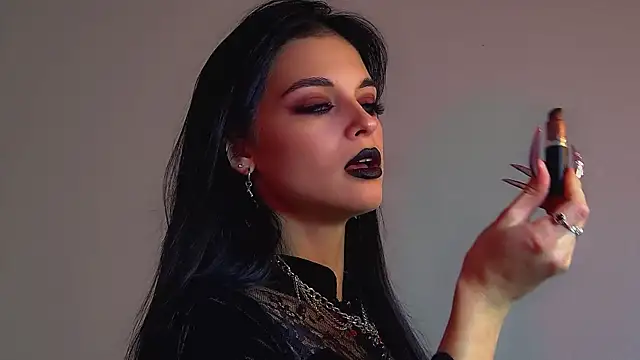 Snapshot of BeverlyMost chatting on November 2025 06:19:02 PM BeverlyMost online show from November 2025 06:19:02 PM