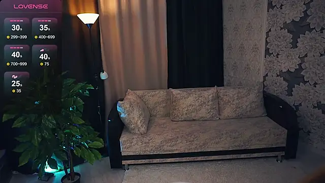 LynetHakes online show from February 2025 09:10:01 AM