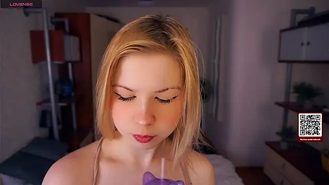 LynetHakes online show from October 2025 04:07:01 AM