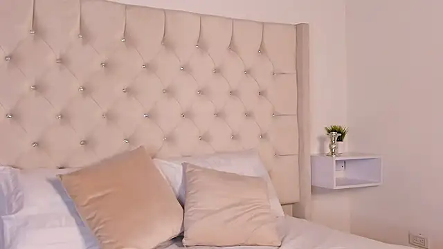 Snapshot of bella_bloomg chatting on January 2025 07:24:01 PM bella bloomg online show from January 2025 07:24:01 PM