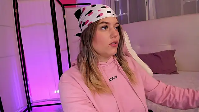 Snapshot of alaia_greyy chatting on January 2026 01:15:01 PM alaia greyy online show from January 2026 01:15:01 PM