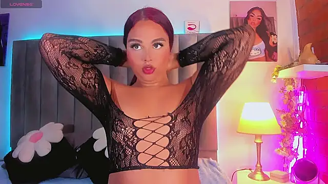 Snapshot of CamiiGarcia chatting on November 2025 09:39:02 PM CamiiGarcia online show from November 2025 09:39:02 PM