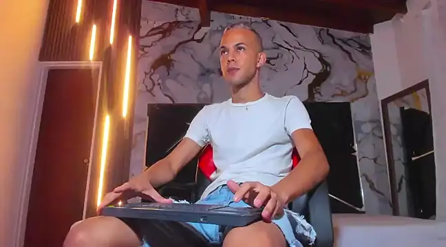 Jeremmy Love online show from March 2025 01:04:01 PM