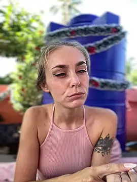 Snapshot of White_Lu chatting on December 2025 02:39:01 AM White Lu online show from December 2025 02:39:01 AM