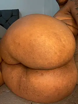 Snapshot of Charlotte_bronxxx chatting on November 2025 05:34:02 PM Charlotte bronxxx online show from November 2025 05:34:02 PM