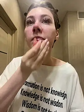 Molli Luv online show from November 2025 04:29:01 PM