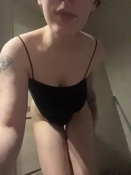 Snapshot of Molli_Luv chatting on January 2026 05:07:01 PM Molli Luv online show from January 2026 05:07:01 PM