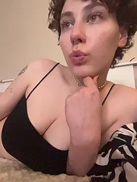 Snapshot of Molli_Luv chatting on January 2026 12:21:01 PM Molli Luv online show from January 2026 12:21:01 PM