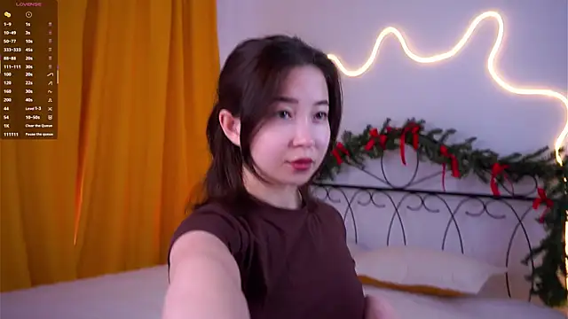 Snapshot of VeronaCritchlow chatting on March 2026 07:03:02 AM VeronaCritchlow online show from March 2026 07:03:02 AM