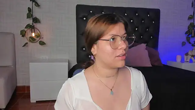 Hannah Jonhson online show from January 2025 01:08:02 PM