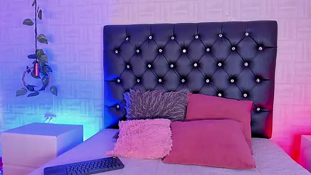 Hannah Jonhson online show from February 2025 12:22:02 PM