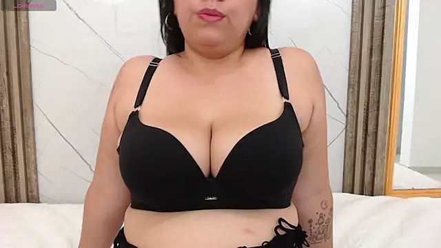 Snapshot of AmmyPike1 chatting on March 2025 06:22:01 PM AmmyPike1 online show from March 2025 06:22:01 PM