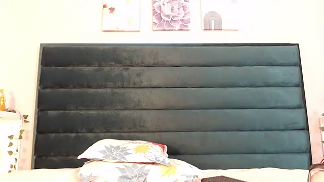 Snapshot of AmmyPike1 chatting on October 2025 12:37:01 PM AmmyPike1 online show from October 2025 12:37:01 PM