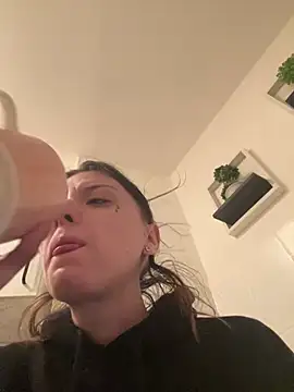 Snapshot of bunnythetailor chatting on February 2025 11:37:02 PM bunnythetailor online show from February 2025 11:37:02 PM