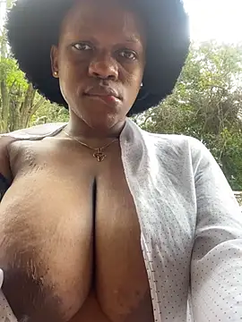 Boneca25 online show from February 2025 01:01:01 PM