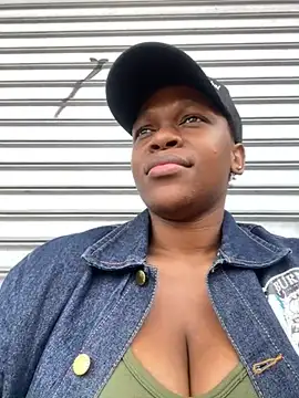 Boneca25 online show from February 2025 12:43:02 PM