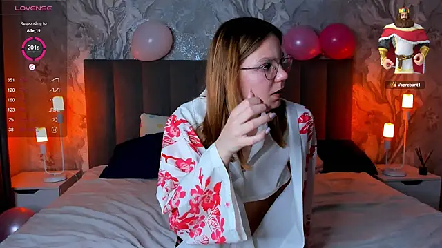 Snapshot of ElvinaBestwick chatting on February 2025 09:37:01 PM ElvinaBestwick online show from February 2025 09:37:01 PM