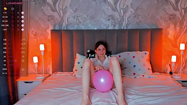 Snapshot of ElvinaBestwick chatting on February 2025 10:09:01 PM ElvinaBestwick online show from February 2025 10:09:01 PM