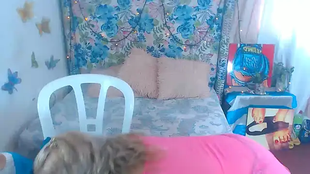 Snapshot of Sweeetnaughty chatting on December 2025 02:26:01 PM Sweeetnaughty online show from December 2025 02:26:01 PM