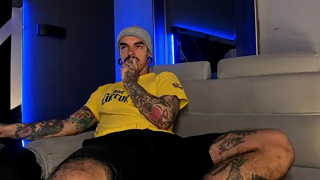 Snapshot of kaletattoo chatting on June 2026 11:23:01 AM kaletattoo online show from June 2026 11:23:01 AM