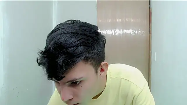 Snapshot of Alexxx_lov chatting on January 2025 07:07:01 PM Alexxx lov online show from January 2025 07:07:01 PM