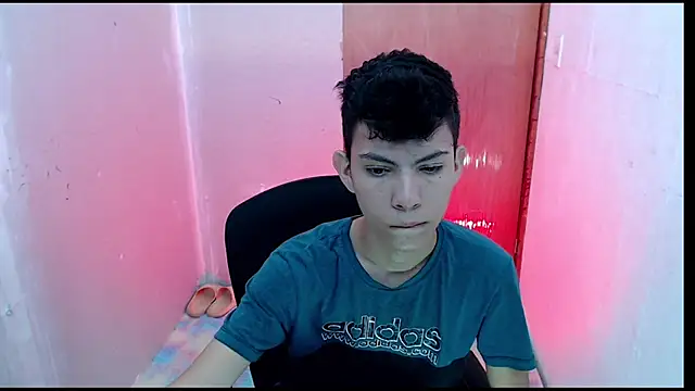 Snapshot of Alexxx_lov chatting on January 2025 01:07:01 PM Alexxx lov online show from January 2025 01:07:01 PM