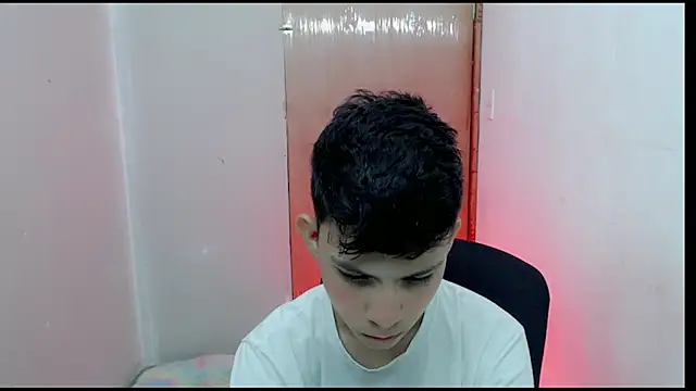 Snapshot of Alexxx_lov chatting on February 2025 12:38:02 PM Alexxx lov online show from February 2025 12:38:02 PM