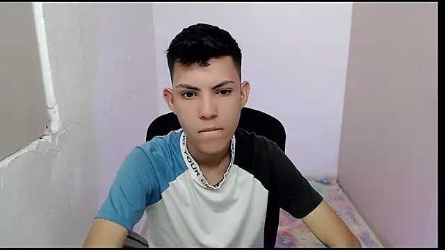 Snapshot of Alexxx_lov chatting on February 2025 12:34:01 PM Alexxx lov online show from February 2025 12:34:01 PM