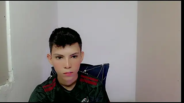 Snapshot of Alexxx_lov chatting on March 2025 12:40:02 PM Alexxx lov online show from March 2025 12:40:02 PM