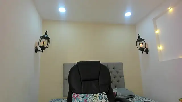 Snapshot of Dakkota_Fox chatting on October 2025 09:50:01 PM Dakkota Fox online show from October 2025 09:50:01 PM