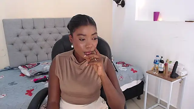 Snapshot of Dakkota_Fox chatting on November 2025 07:59:01 PM Dakkota Fox online show from November 2025 07:59:01 PM