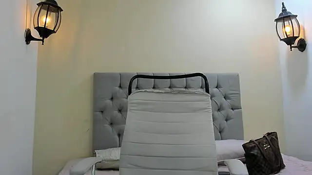 Snapshot of Dakkota_Fox chatting on November 2025 08:41:02 PM Dakkota Fox online show from November 2025 08:41:02 PM