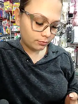 Snapshot of Vale_Saenzz chatting on November 2025 09:36:02 PM Vale Saenzz online show from November 2025 09:36:02 PM