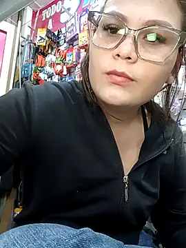 Snapshot of Vale_Saenzz chatting on November 2025 07:51:02 PM Vale Saenzz online show from November 2025 07:51:02 PM