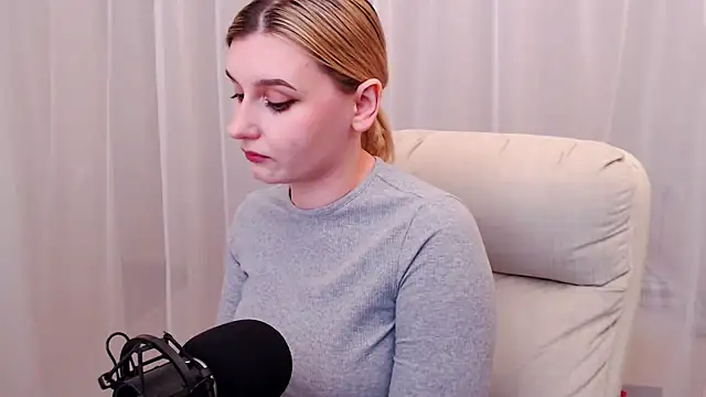 Snapshot of Freya_Celestial chatting on February 2025 01:53:02 PM Freya Celestial online show from February 2025 01:53:02 PM