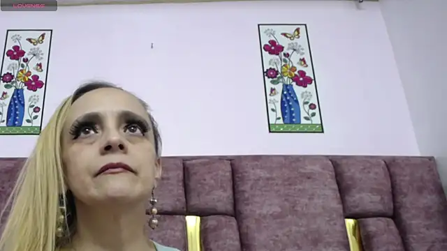 VICTORIAHANK  online show from April 2026 07:19:01 PM