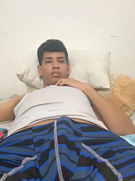 Snapshot of Santiago-Thompson chatting on October 2025 03:33:02 PM Santiago-Thompson online show from October 2025 03:33:02 PM