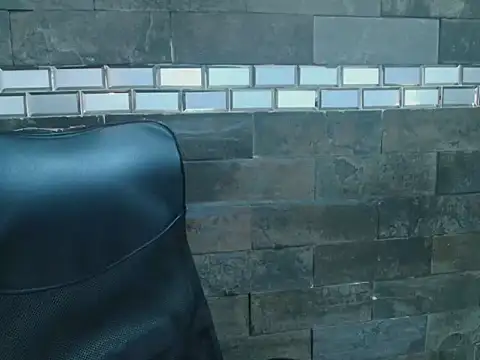 Snapshot of Santiago-Thompson chatting on October 2025 10:44:02 PM Santiago-Thompson online show from October 2025 10:44:02 PM