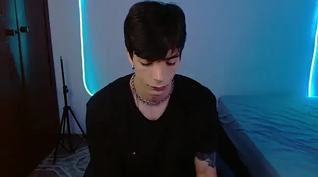 H3ll B0I online show from February 2025 03:04:01 AM