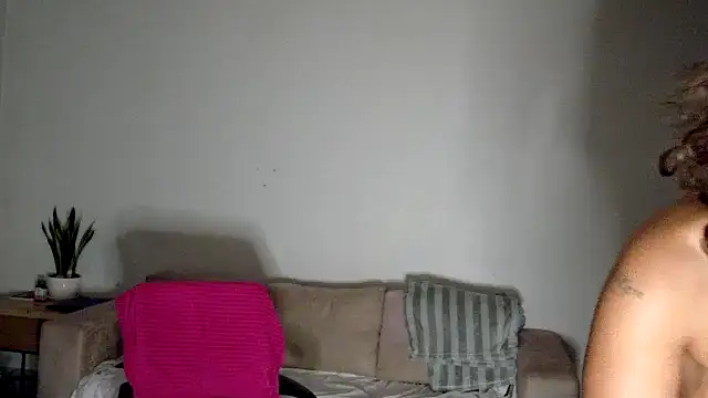 Snapshot of FreckleFaceBeauty chatting on November 2025 10:46:02 AM FreckleFaceBeauty online show from November 2025 10:46:02 AM